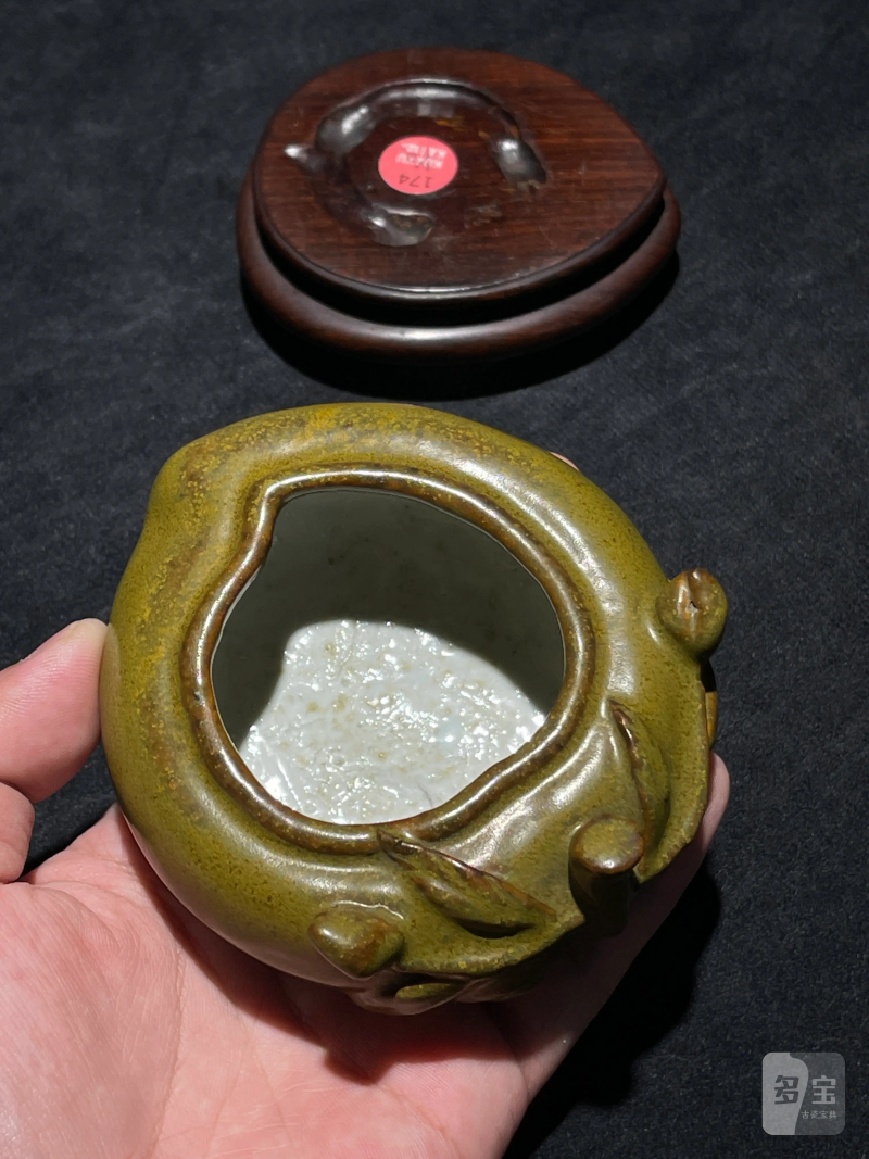 清中期 茶叶末釉桃形水盂 - 图2